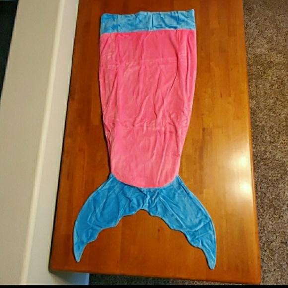 unbranded Other - Toddler mermaid tail blanket